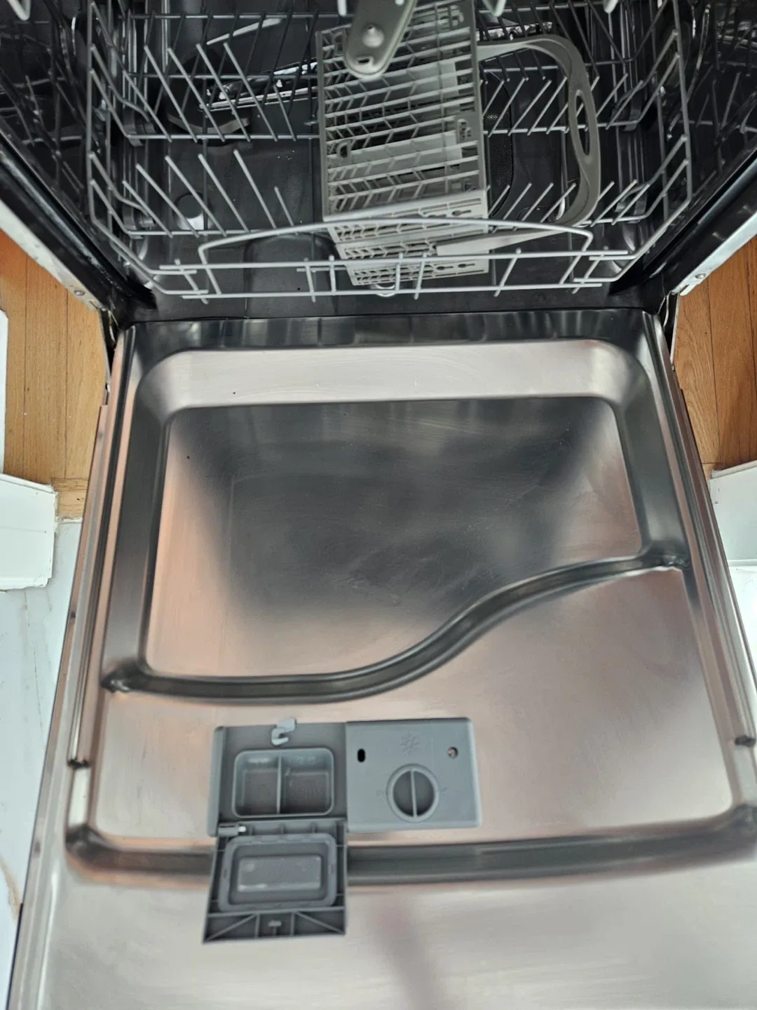 Danby Silhouette Dishwasher - Black & Silver image indicator(2)