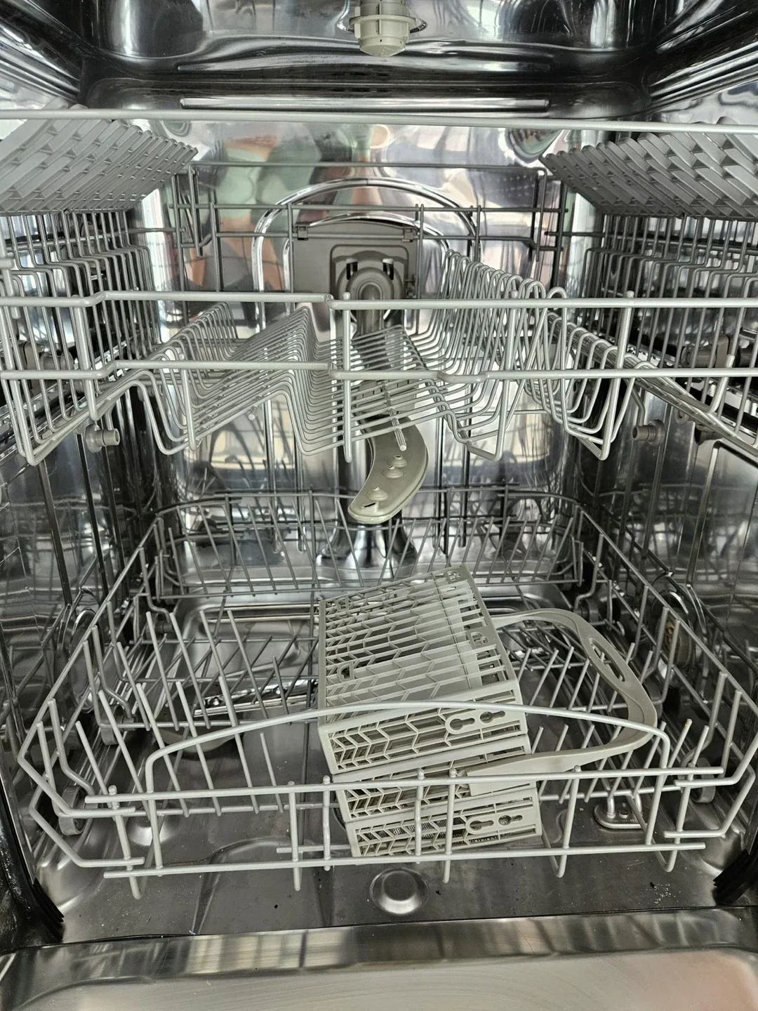 Danby Silhouette Dishwasher - Black & Silver image indicator(6)