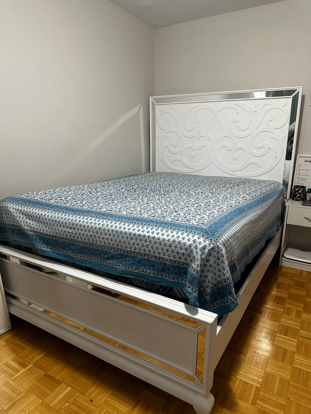 Queen Size White Bed Frame - photo 2