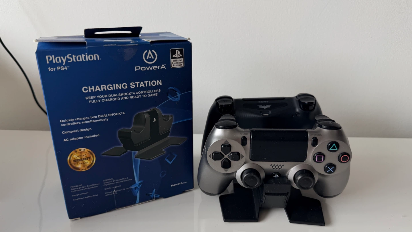 PS4 BATMAN ARKHAM KNIGHT EDITION BUNDLE - photo 3