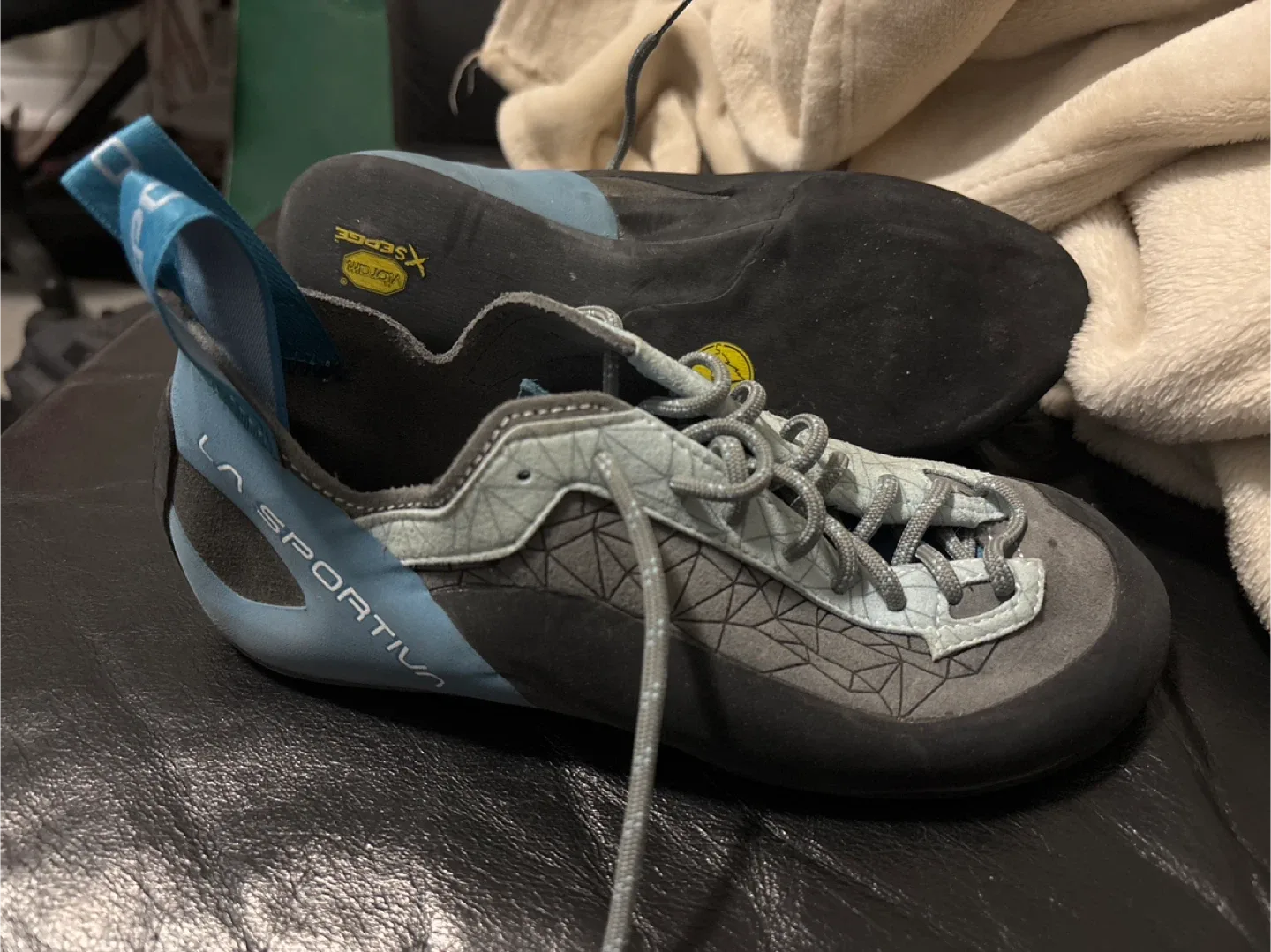 La Sportiva Tarantula Climbing Shoes image indicator(2)