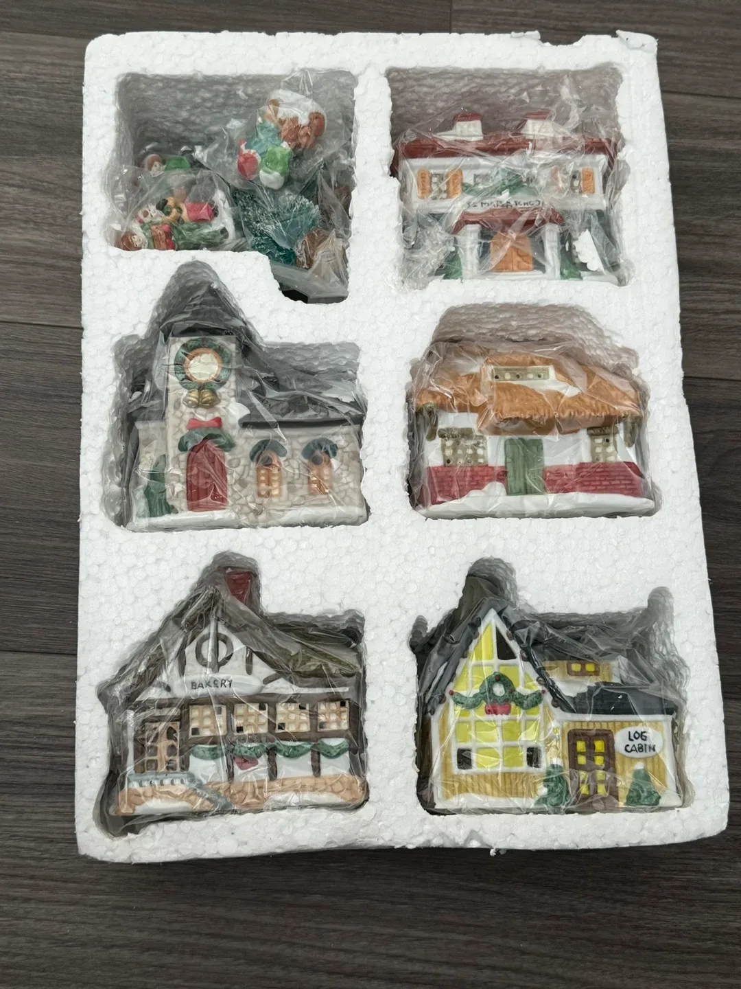 Santa's Best Porcelain Miniature Light Houses Set image indicator(2)