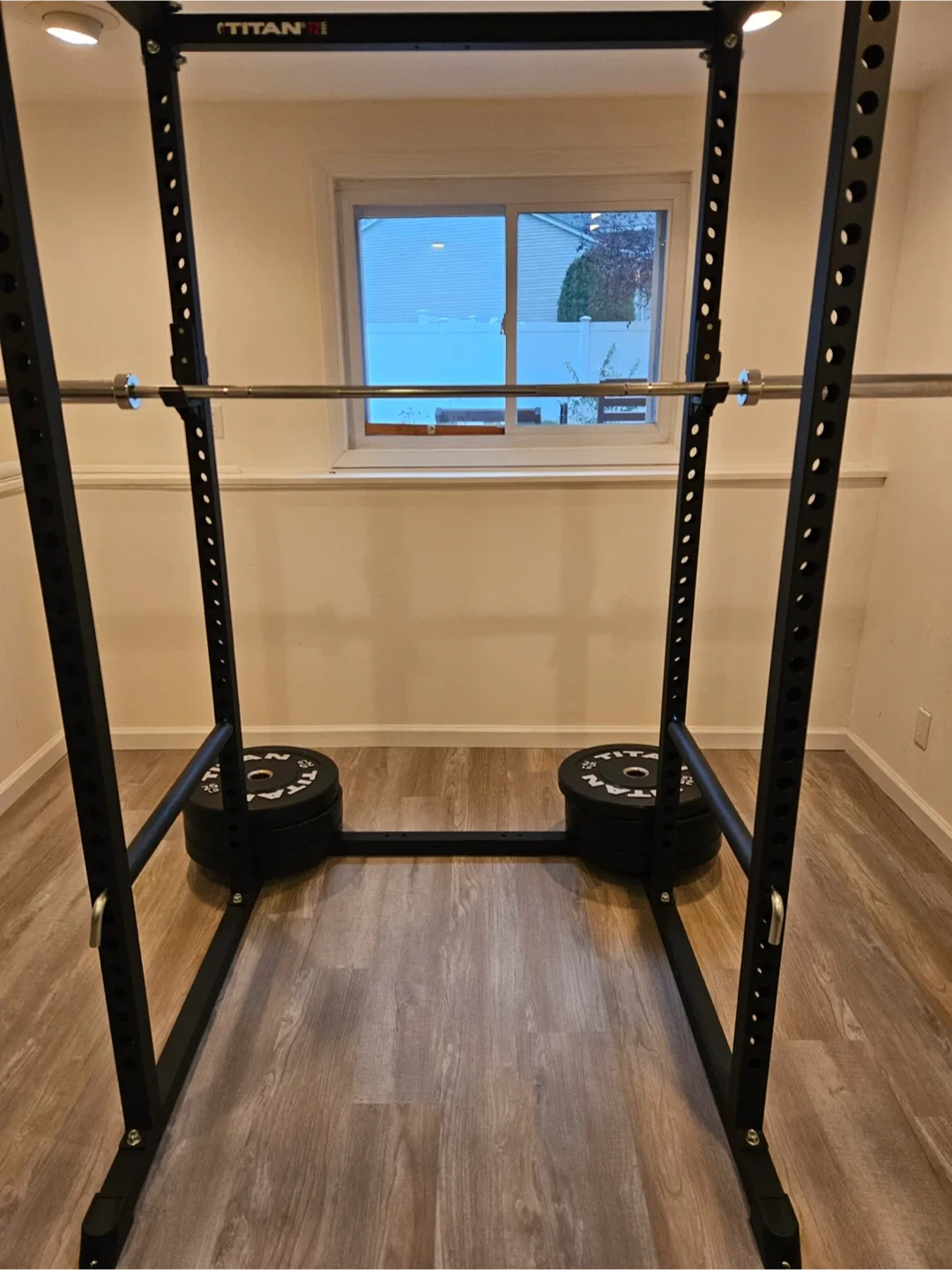 Titan Fitness Power Rack 83" image indicator(4)