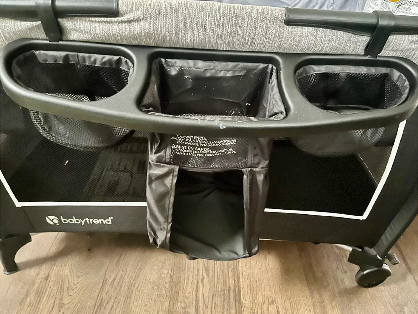 Baby Trend Playard with Bassinet & Canopy image indicator(7)