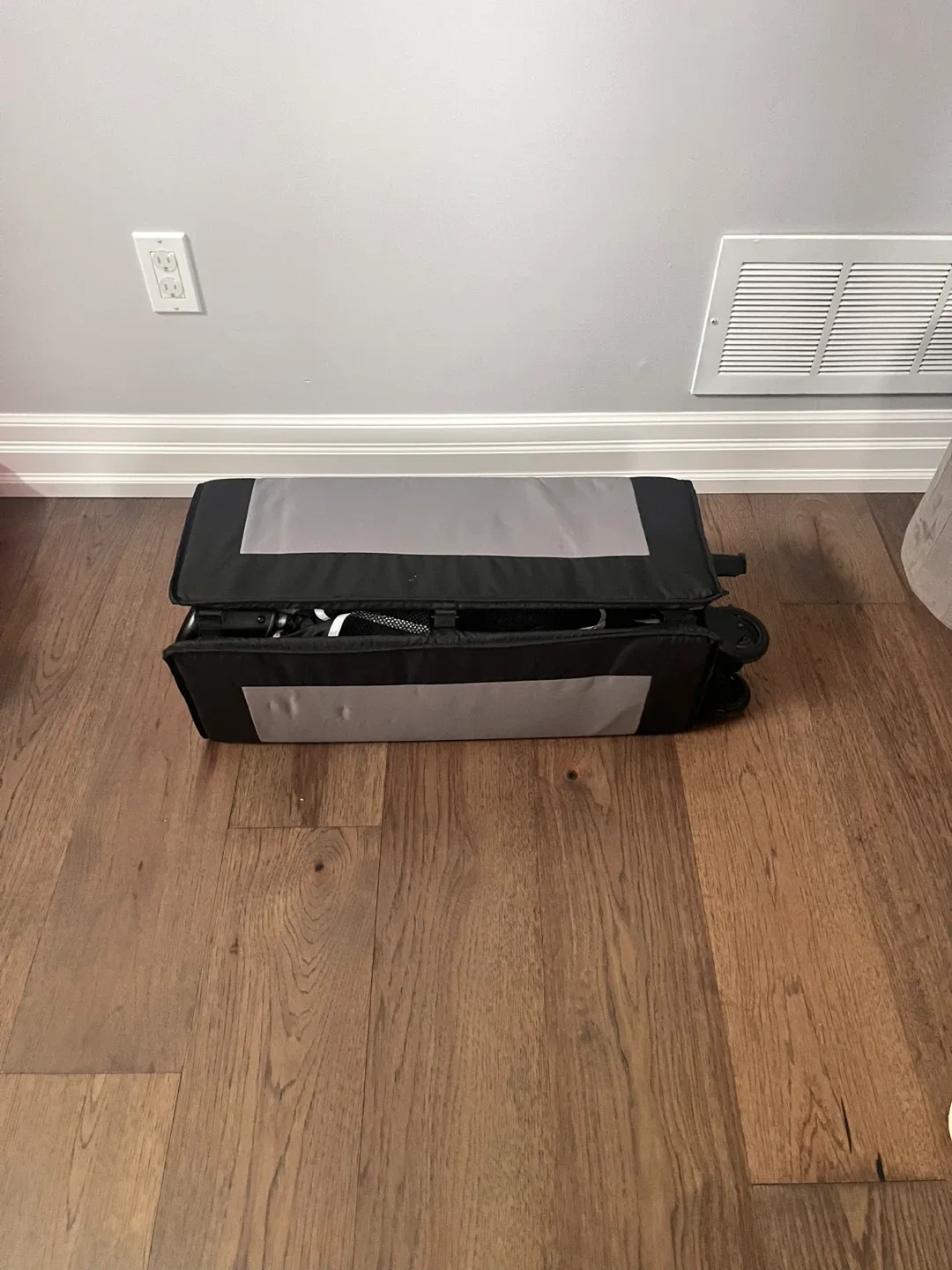 Baby Trend Playard with Bassinet & Canopy image indicator(10)