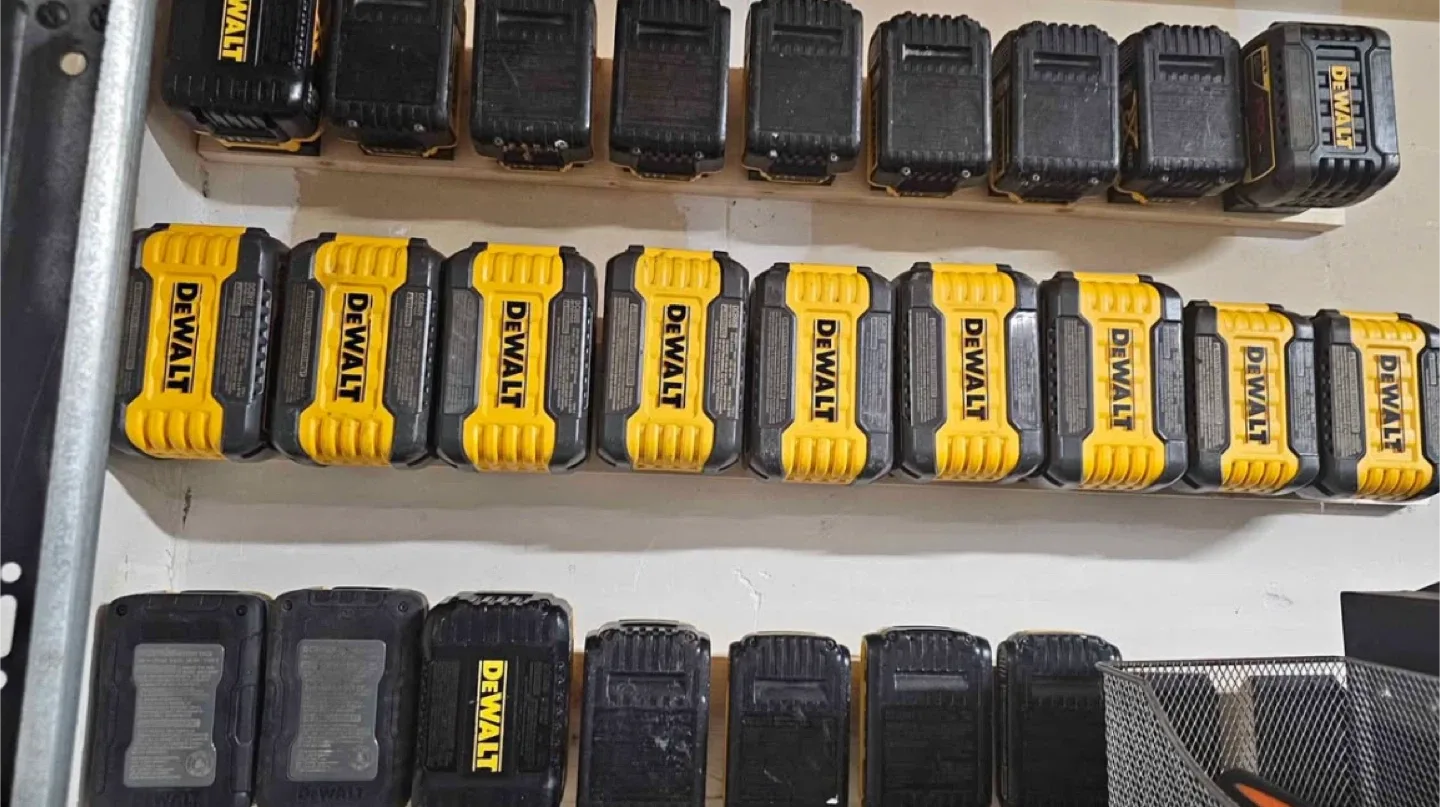 DeWalt Battery Mounts image indicator(2)