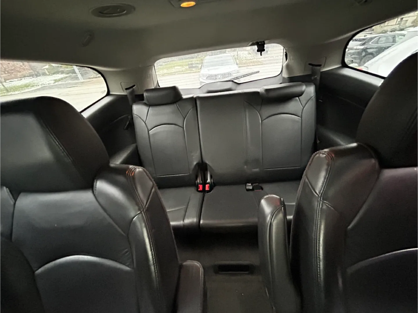 Chevrolet Traverse SUV image indicator(3)