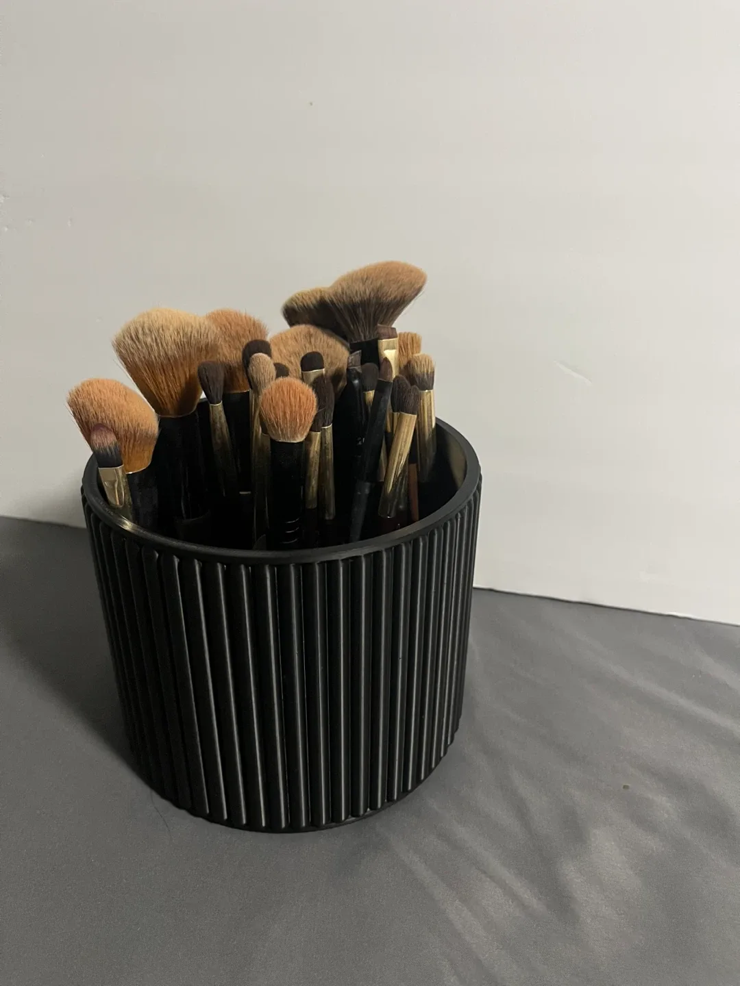 Black Makeup Brush Holder image indicator(3)