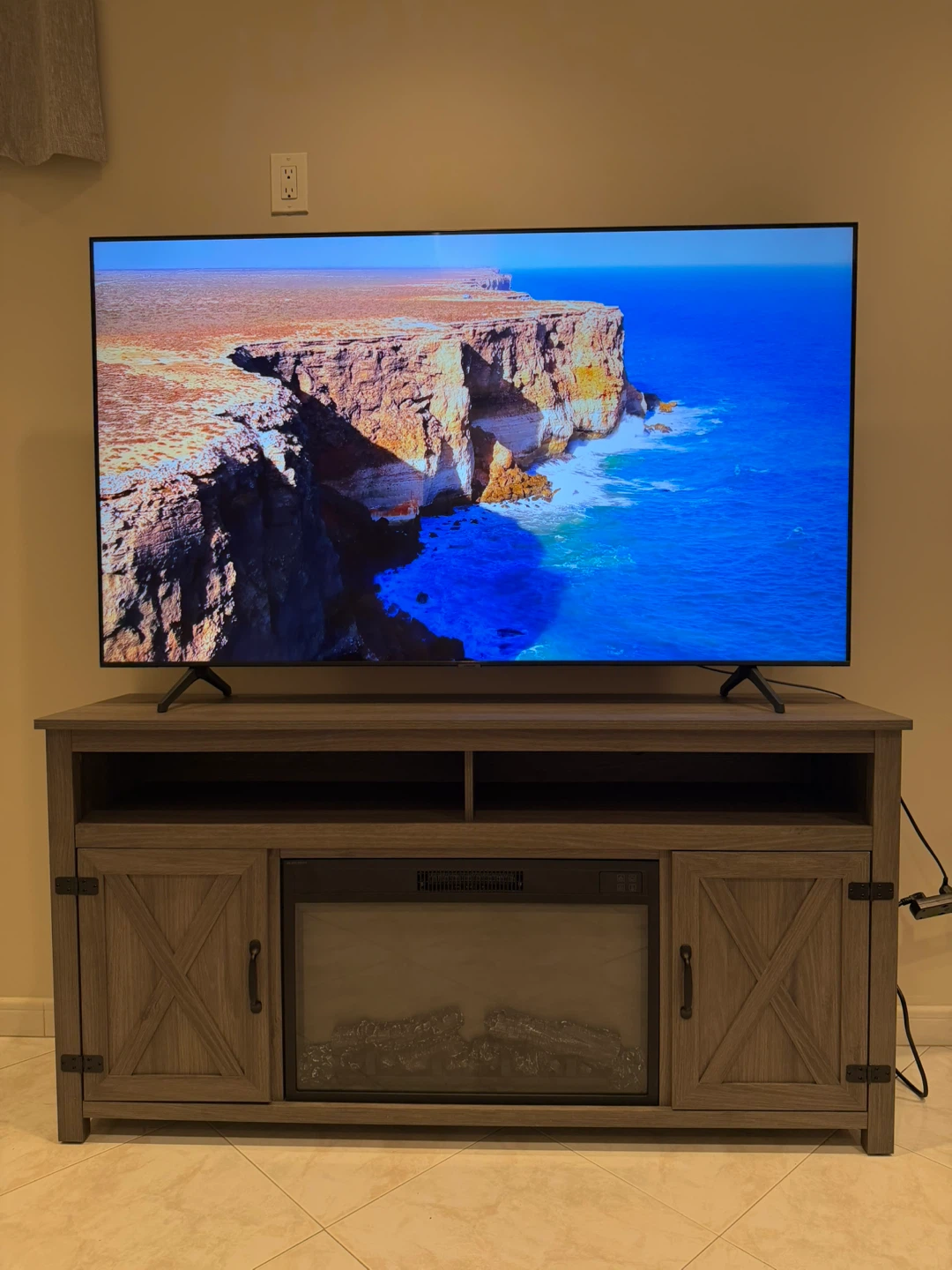 Samsung 65 Inch Smart TV - photo 2