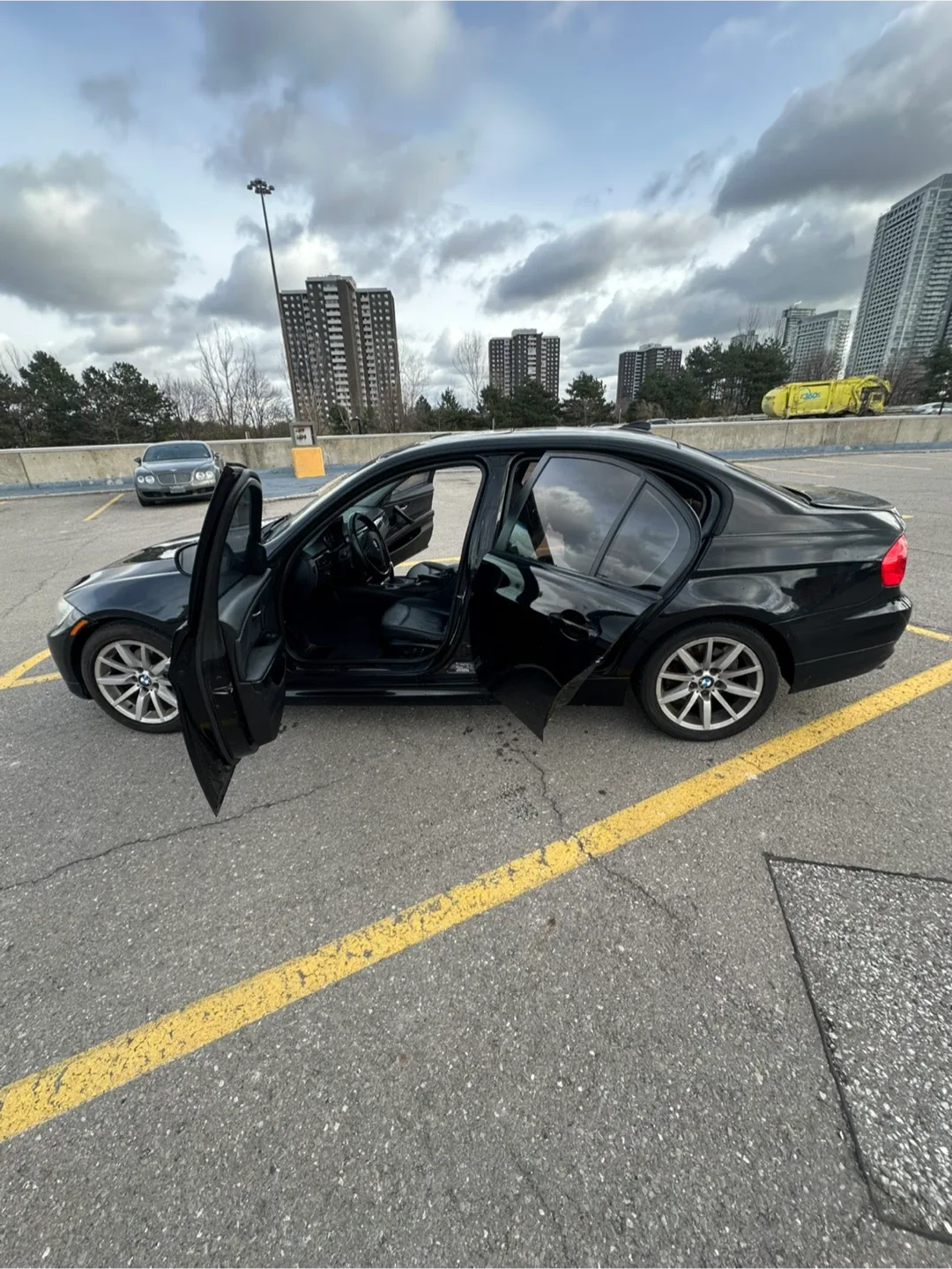 2011 Black BMW 328i image indicator(4)