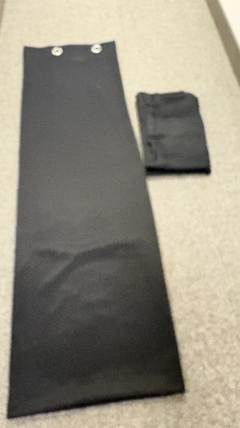 Deccrelia Blackout Curtain - Black image indicator(3)