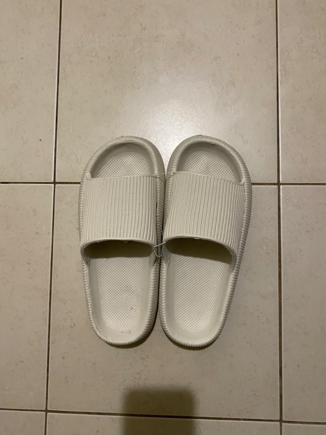 White Pillow Slides Sandals, size 7 - photo 2