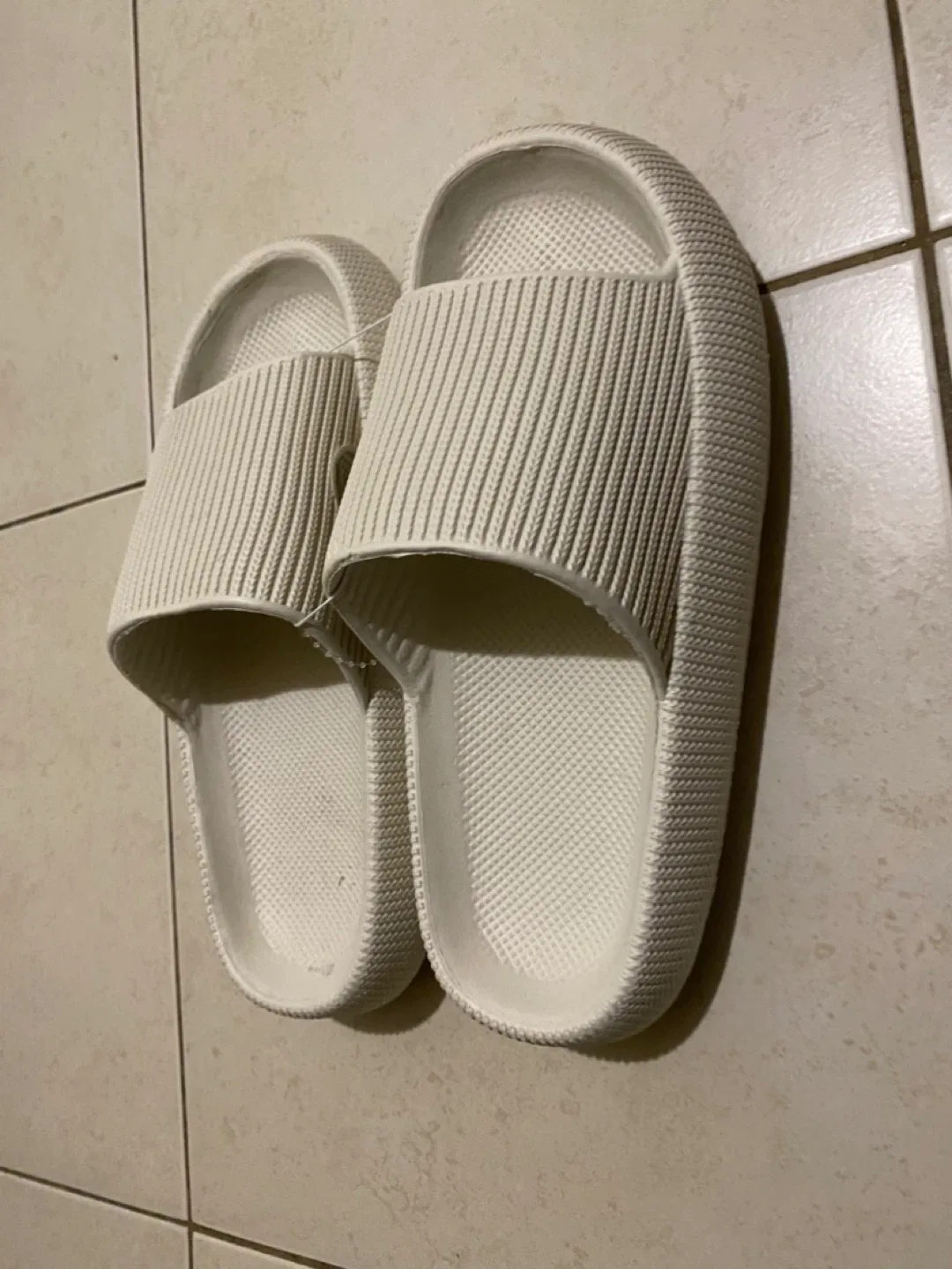 White Pillow Slides Sandals, size 7