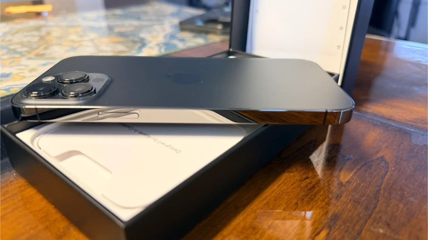 Apple iPhone 13 Pro Max - Excellent Condition! image indicator(3)