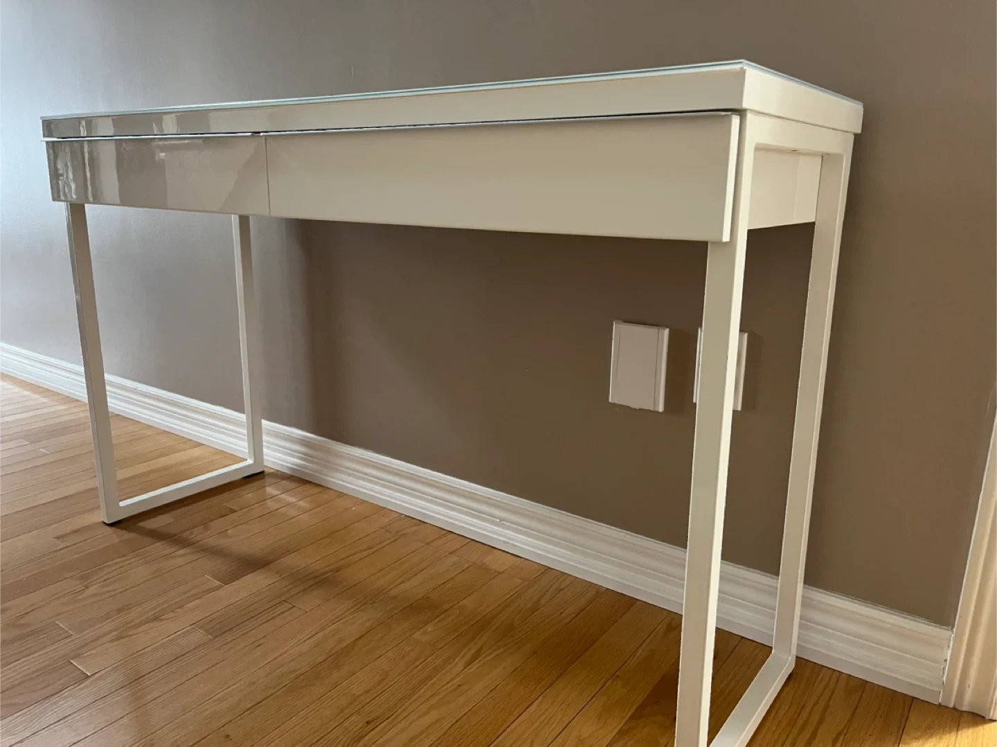 White Desk with Glass Top image indicator(4)