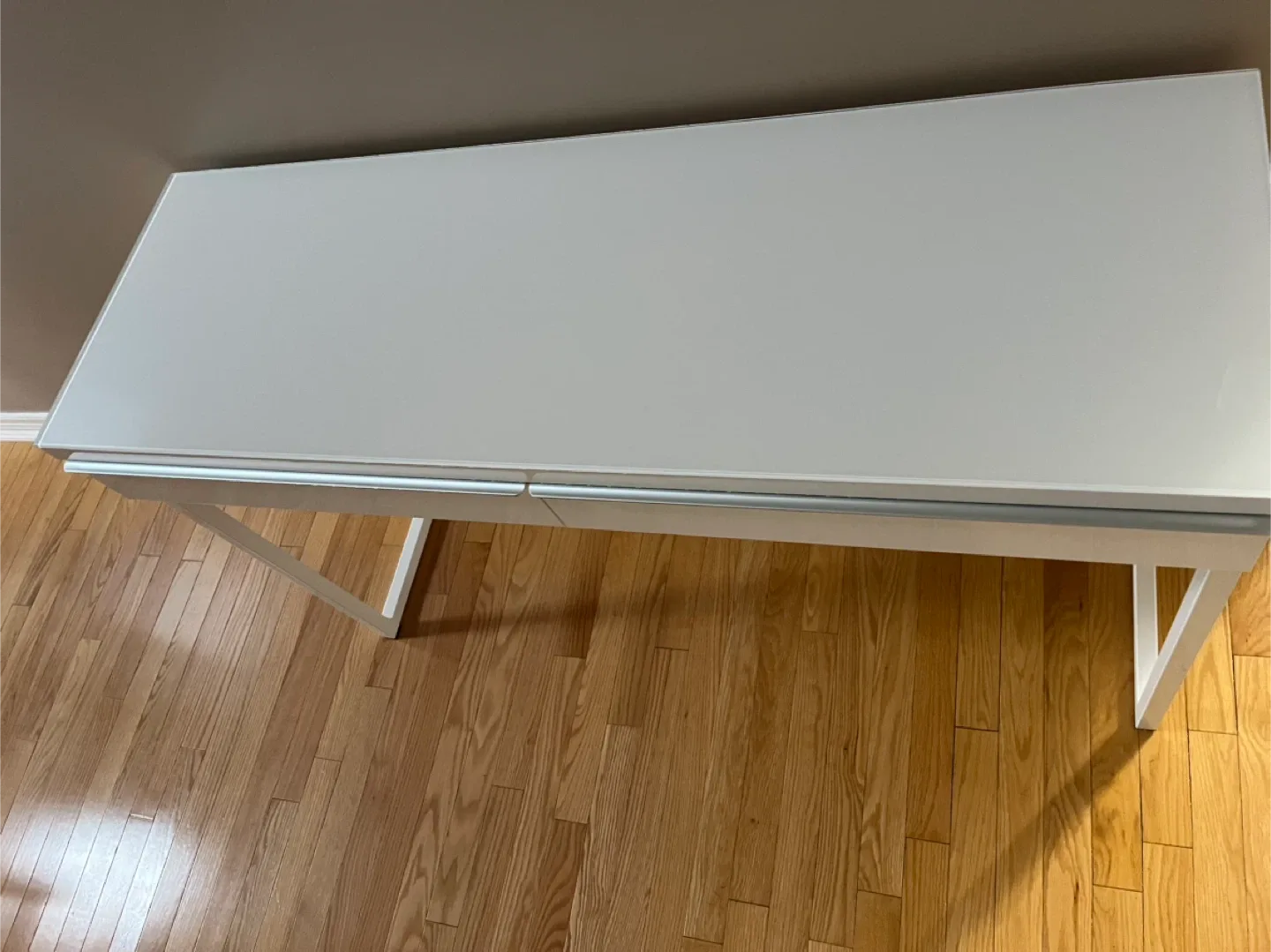 White Desk with Glass Top image indicator(5)