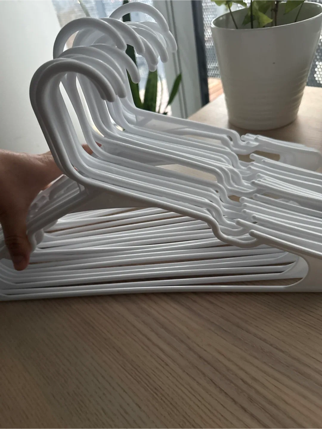 White IKEA Plastic Clothes Hangers image indicator(2)