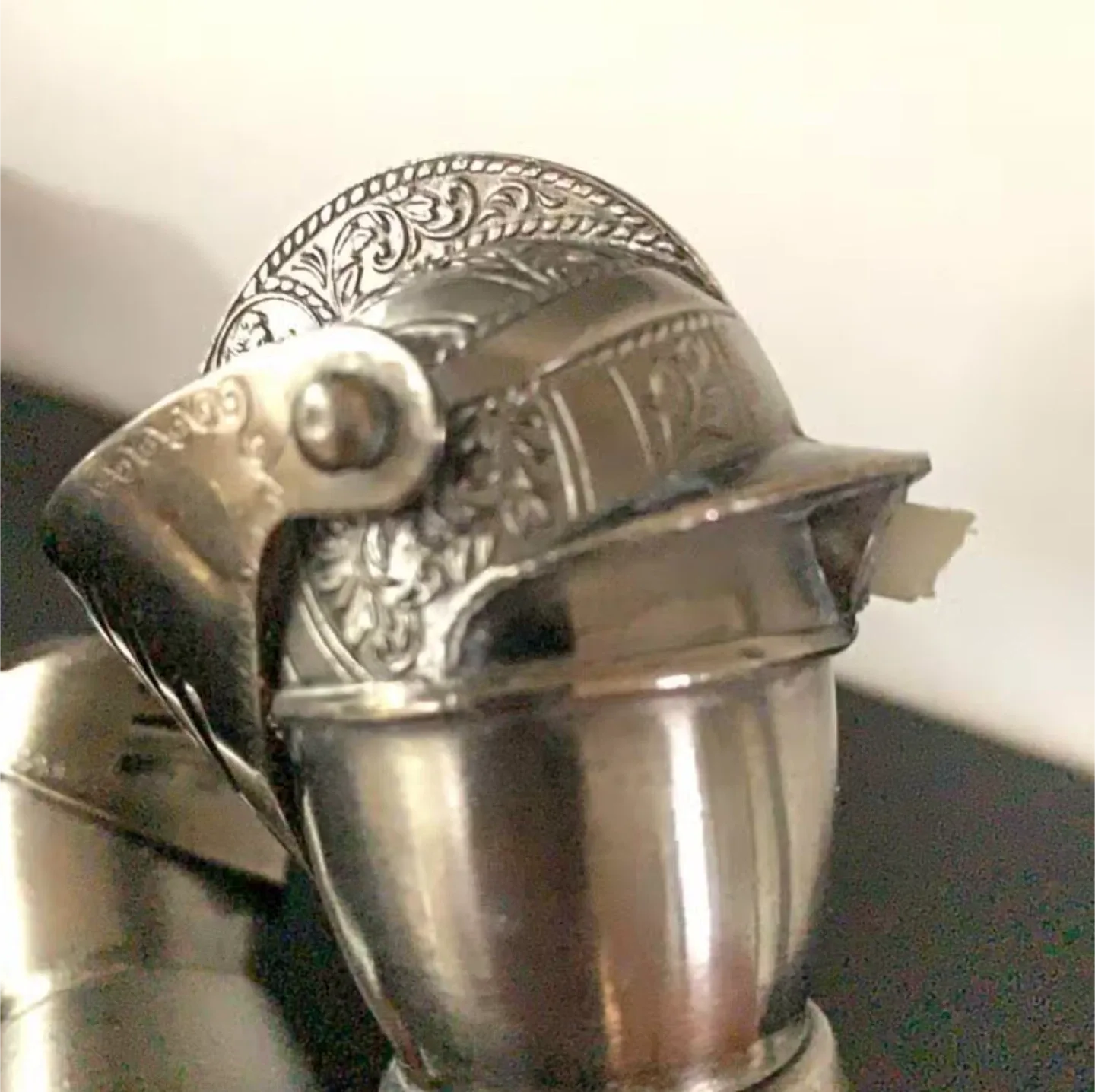Knight Helmet Wine Bottle Stoppers image indicator(2)
