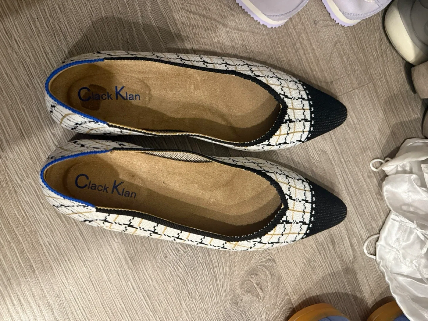 Clack Klan Women's Flats - Size 8.5 image indicator(4)