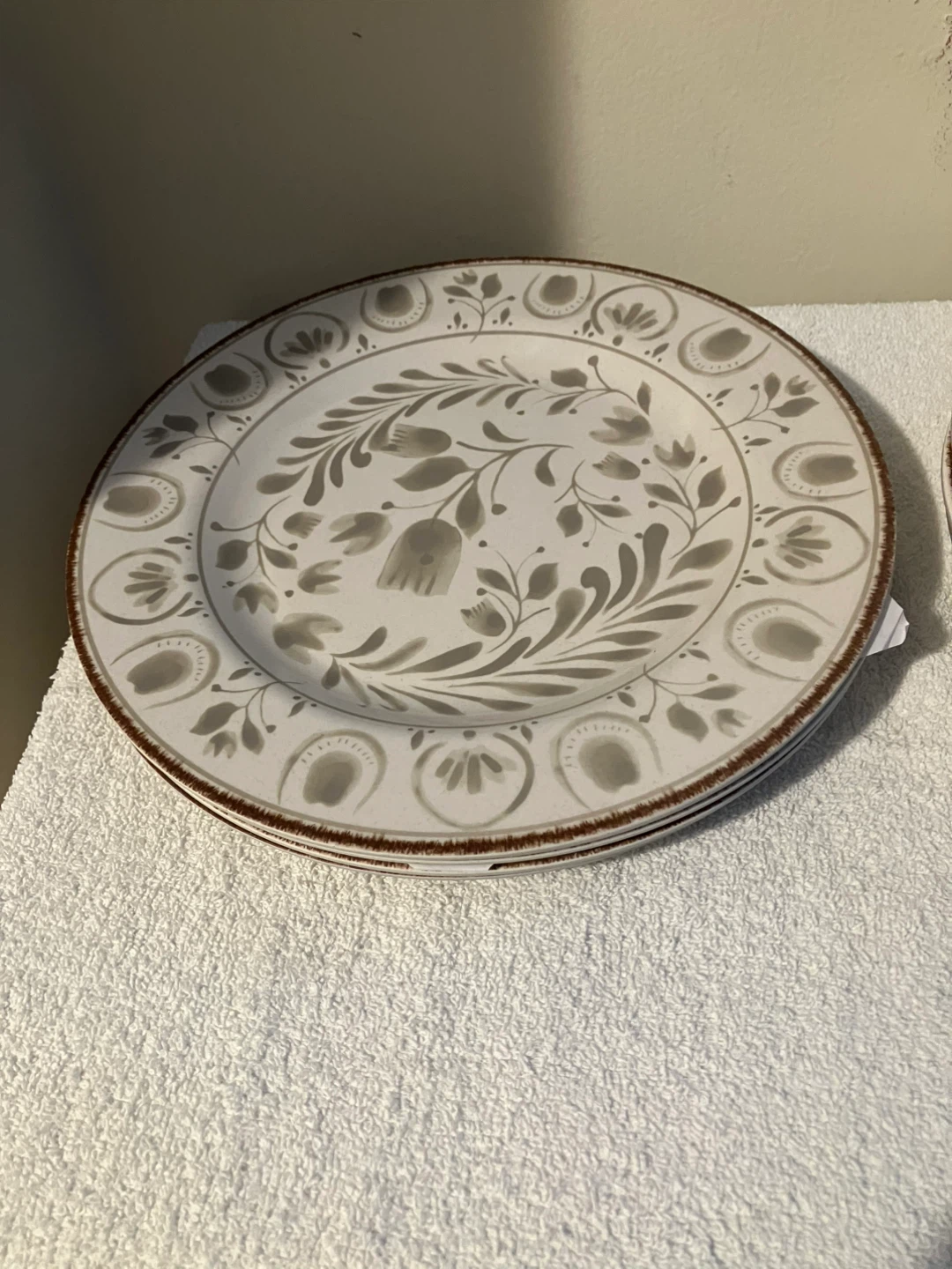 Better Homes & Gardens Dinnerware set with 2 free gifts - photo 2