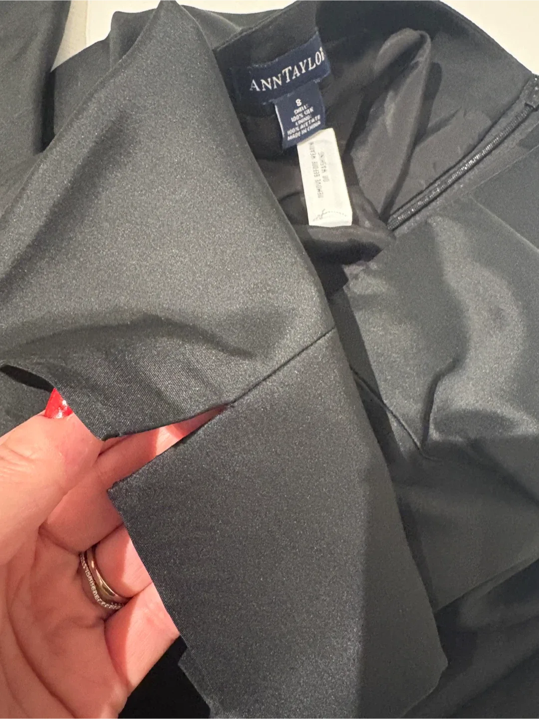 Ann Taylor Black Pure Silk Pants - Size 8 image indicator(4)