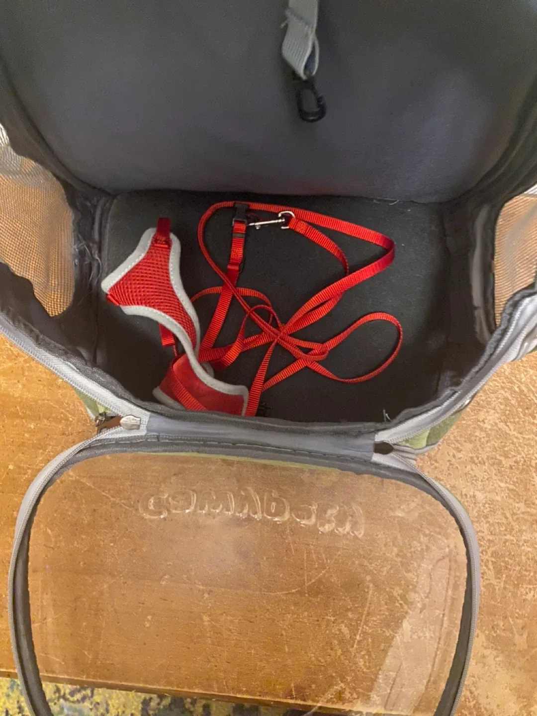 Comadore Pet Carrier Backpack - Green with kitten harness image indicator(3)