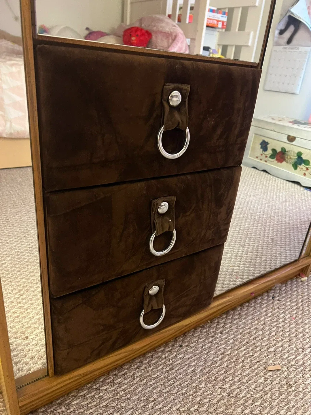 Vintage Vanity Set with Mirror and Nightstands image indicator(7)