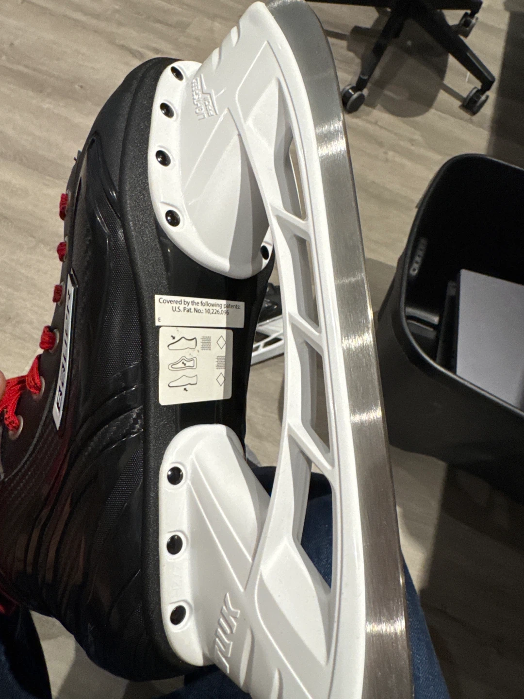 Bauer Vapor Ice Skates - Size 8 - photo 3