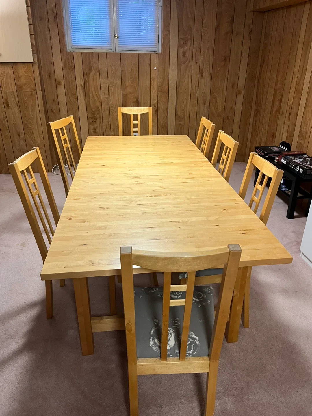 IKEA Extendable Dining table with 6 chairs