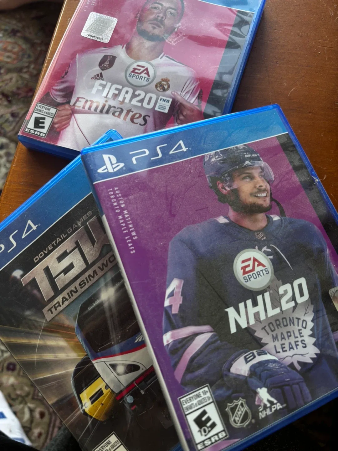 PlayStation 4 with Controller image indicator(2)