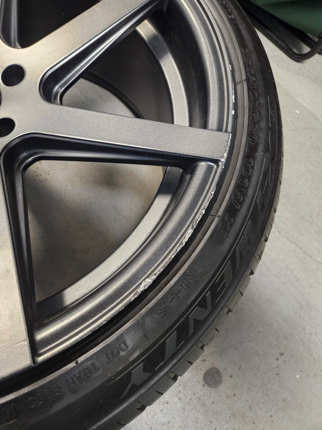 Rohana Wheels 255/40ZR20 Tire - photo 3