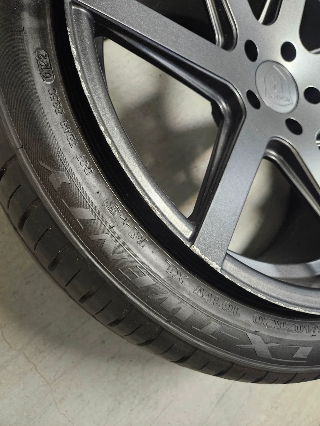 Rohana Wheels 255/40ZR20 Tire - photo 4