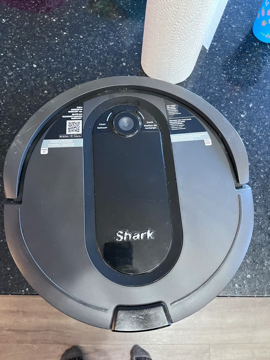 Shark IQ Robot Vacuum with Self-Empty Base image indicator(2)