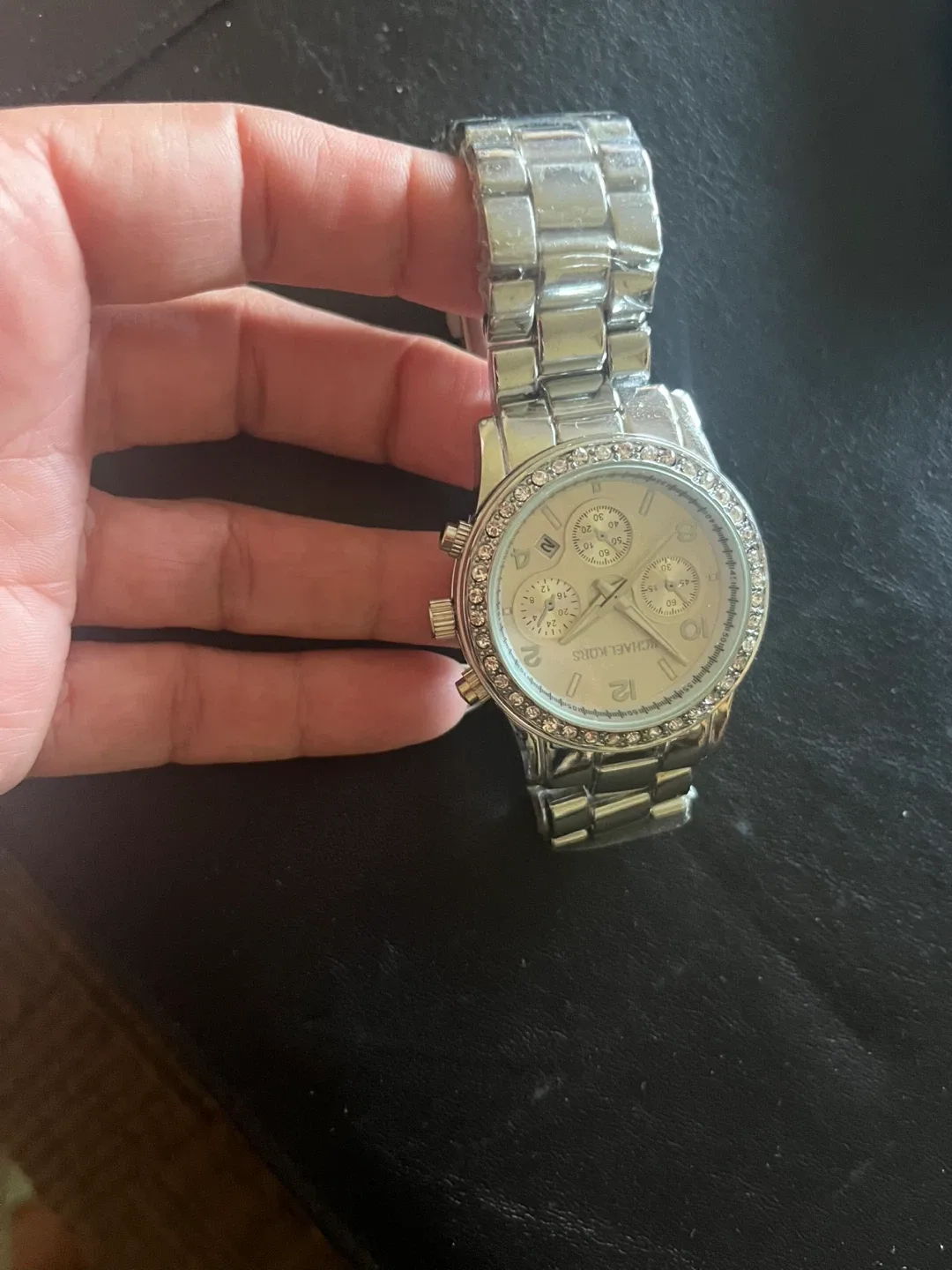 New Silver Watch-never worn image indicator(2)