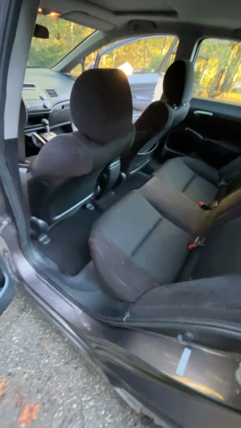 2010 Honda Civic + Brand New Winter Tires image indicator(6)