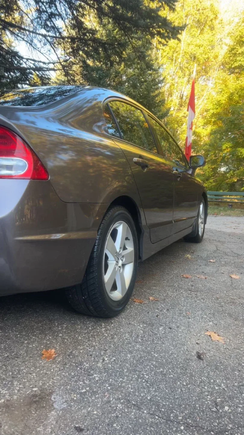 2010 Honda Civic + Brand New Winter Tires image indicator(7)