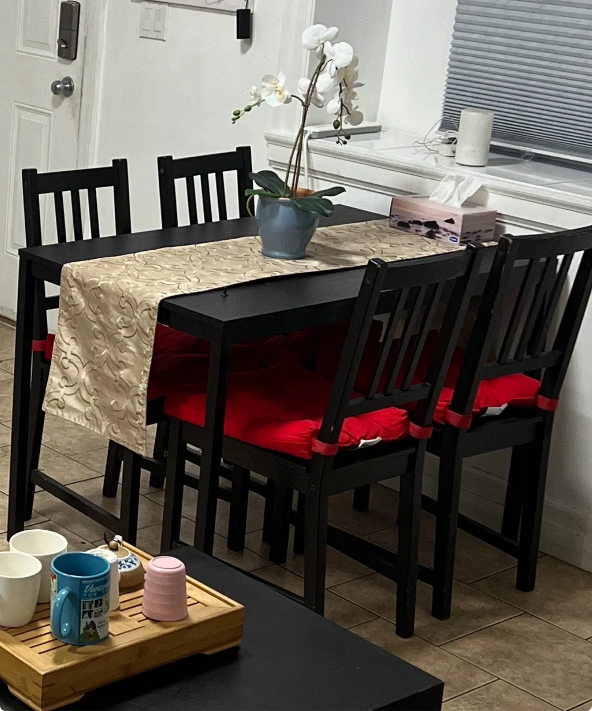IKEA Dining Table with 4 Chairs,no red pads,delivery available