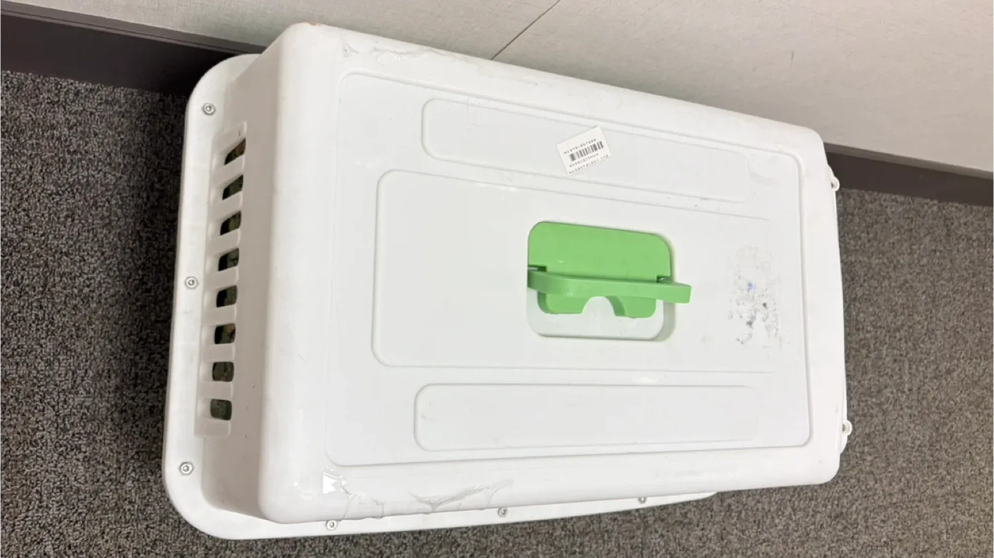 Pet Carrier - White and Green image indicator(3)