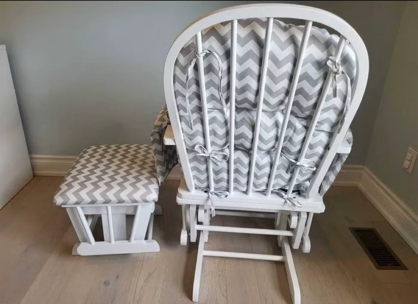 Glider Rocking Chair and Ottoman Set image indicator(3)