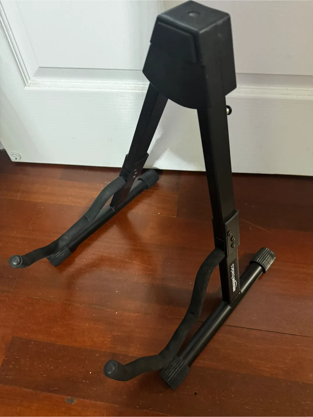 Amazon Basics Guitar Stand - Black