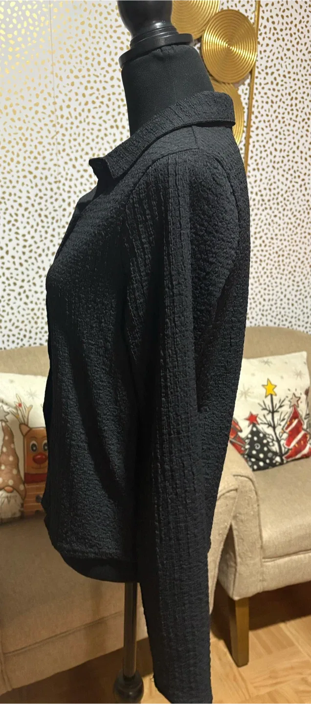 Jolie & Joy Black Button-Down Shirt - Size L image indicator(2)