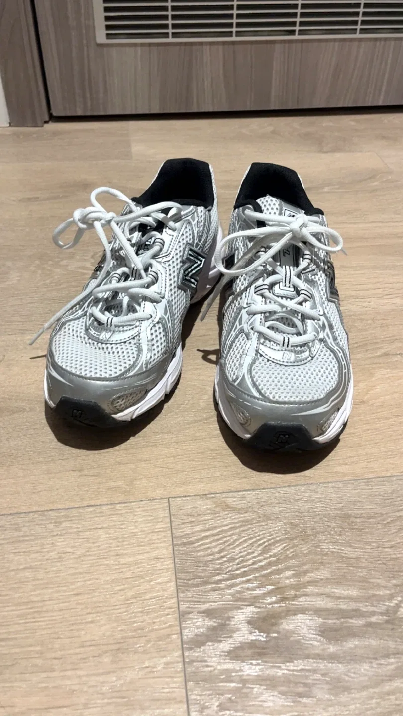 New Balance U740MW2 White/Silver Shoes US 9 image indicator(2)