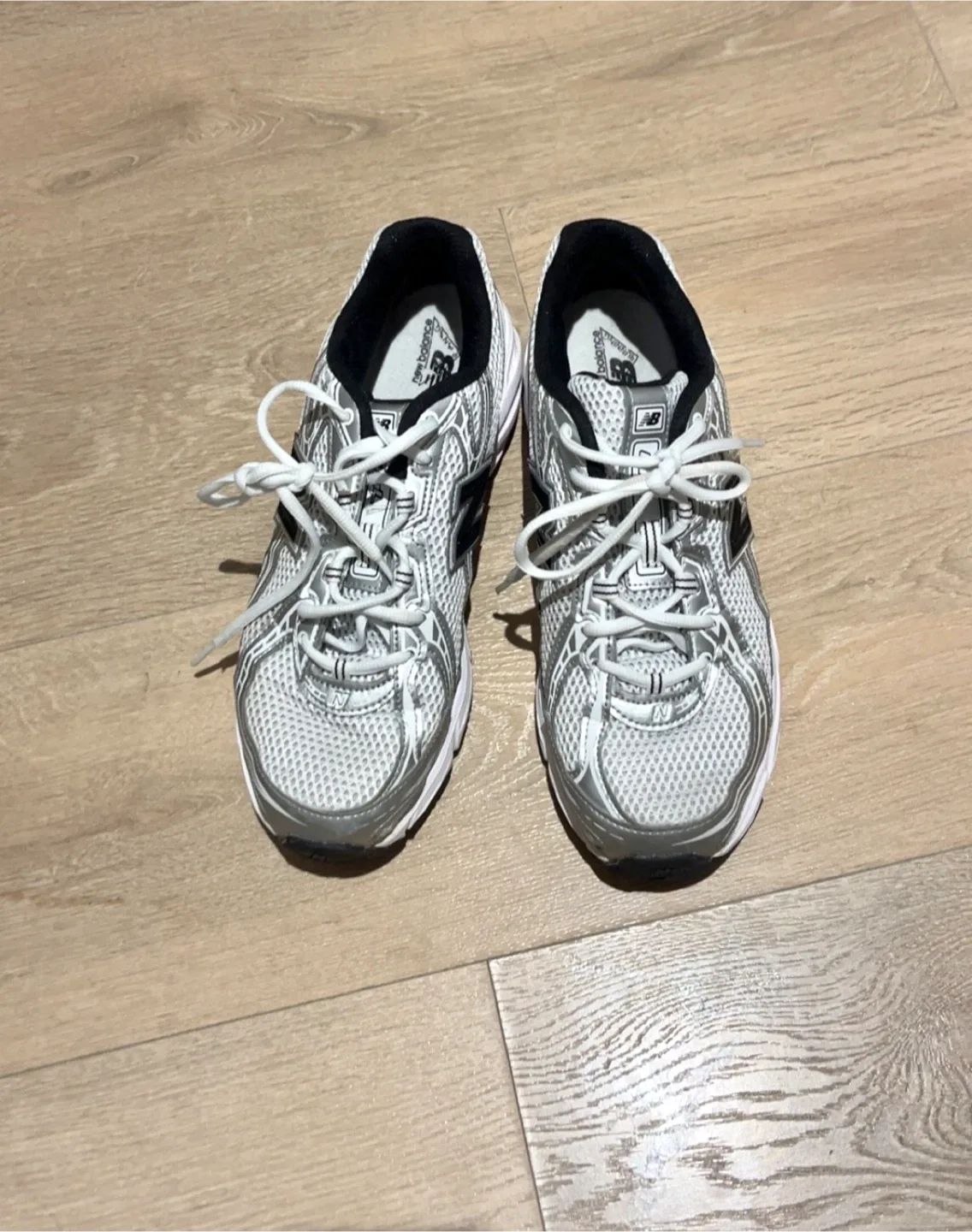 New Balance U740MW2 White/Silver Shoes US 9 image indicator(3)