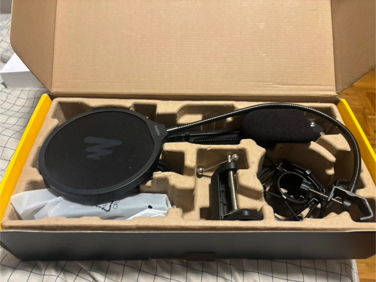 Maono AU-A04 Podcasting Microphone Kit - New image indicator(2)