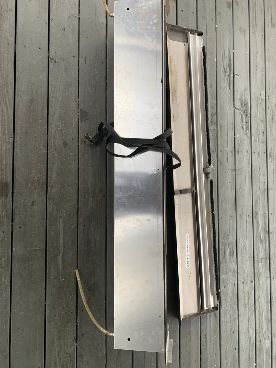 Roll-N-Lock M-Series Retractable Truck Bed Cover image indicator(2)