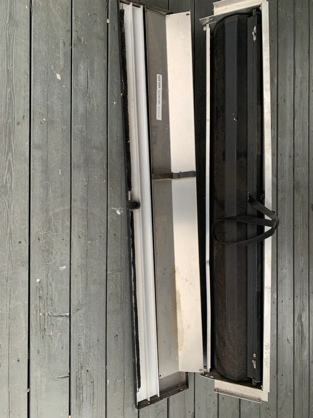 Roll-N-Lock M-Series Retractable Truck Bed Cover image indicator(3)