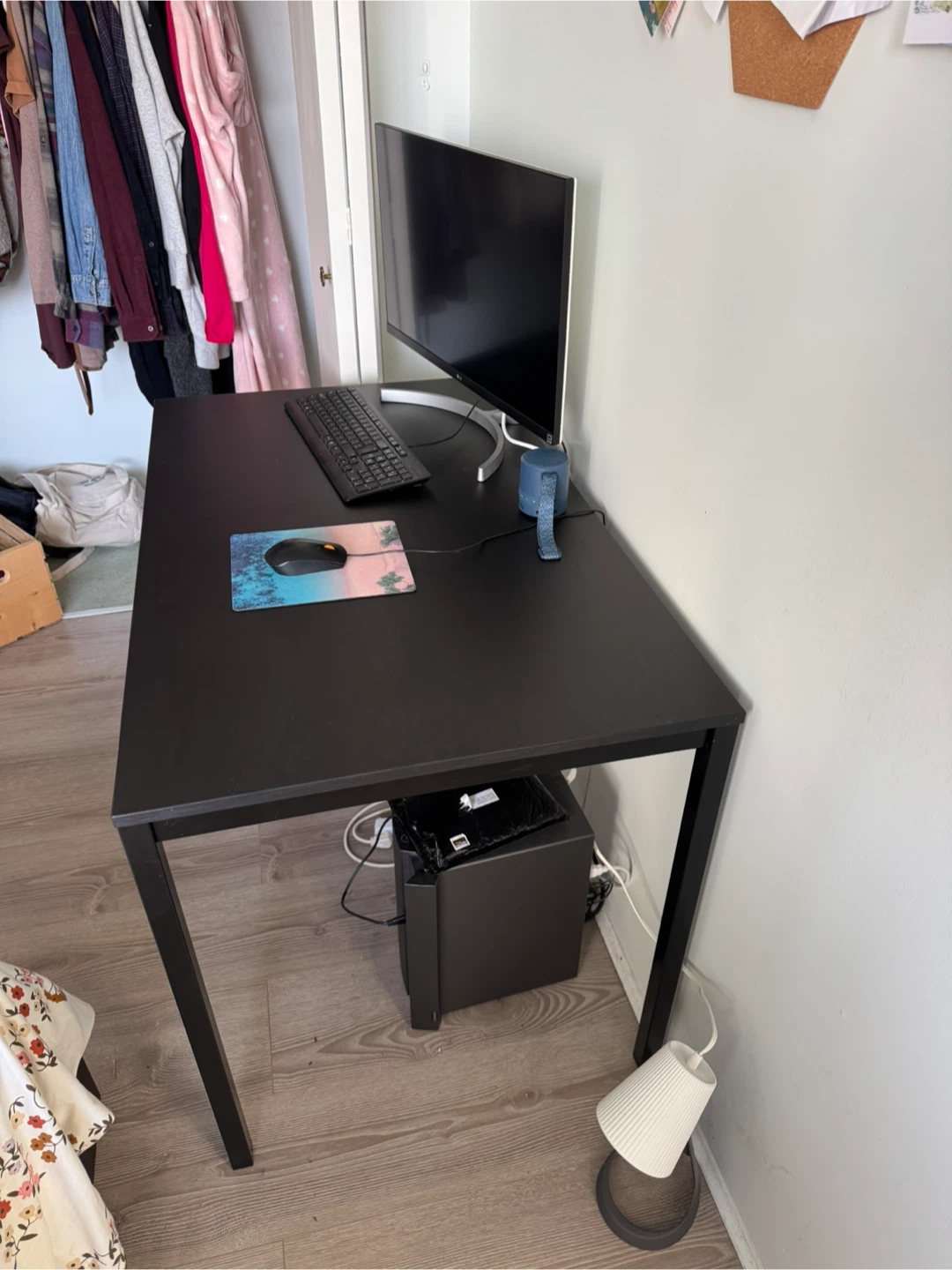 Black Desk