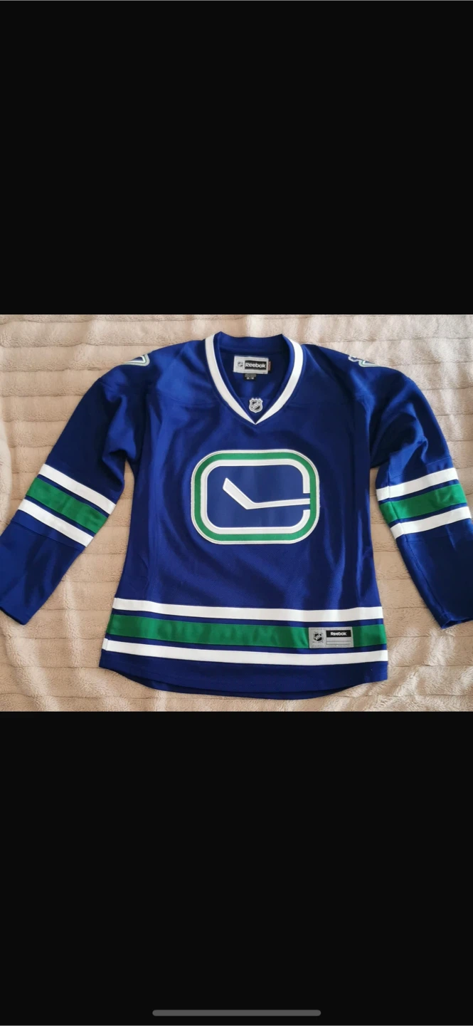 NEW! VANCOUVER CANUCKS WOMENS REEBOK PREMIER THIRD JERSEY - photo 4