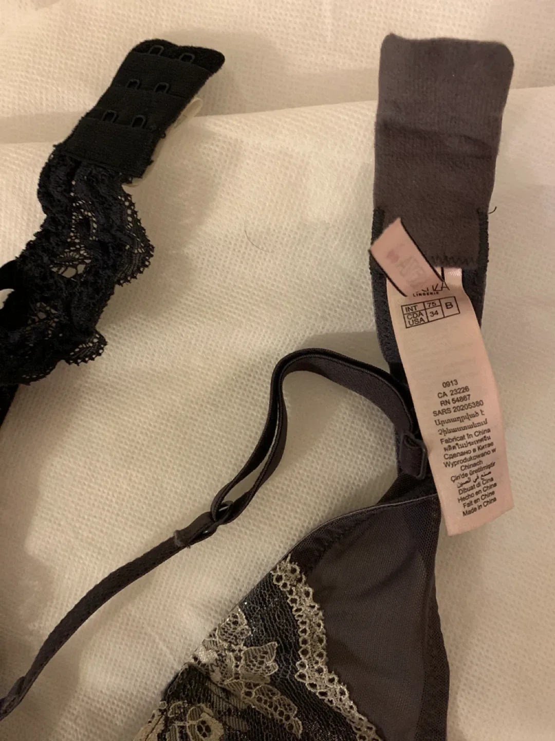 Mint condition Women’s Bras - Size 34A/ 34B -70/75 image indicator(3)