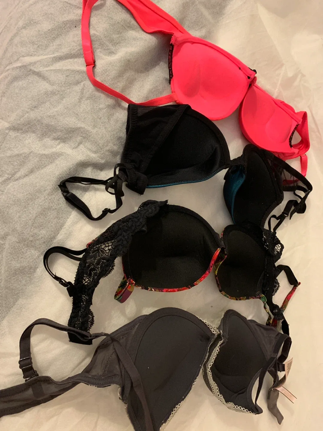 Mint condition Women’s Bras - Size 34A/ 34B -70/75 image indicator(6)